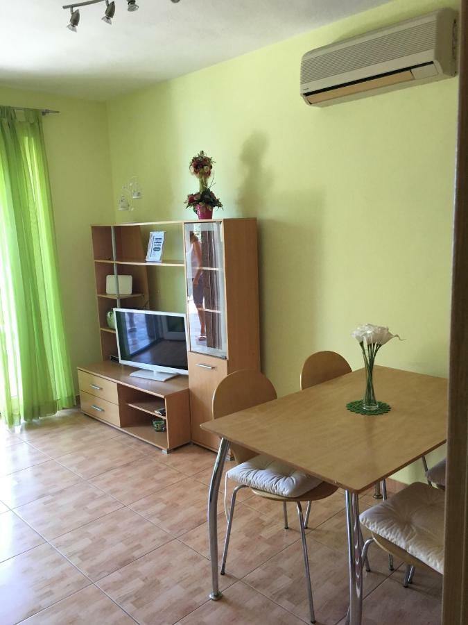 Apartman Tatjana Lägenhet Podgora Exteriör bild